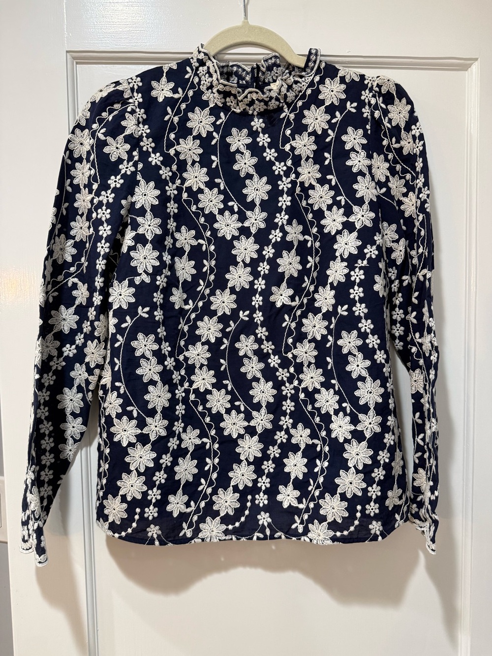 NWT Sézane Eglantine Blouse Navy Lace in Size 38 (US 6) - Picture 4 of 7
